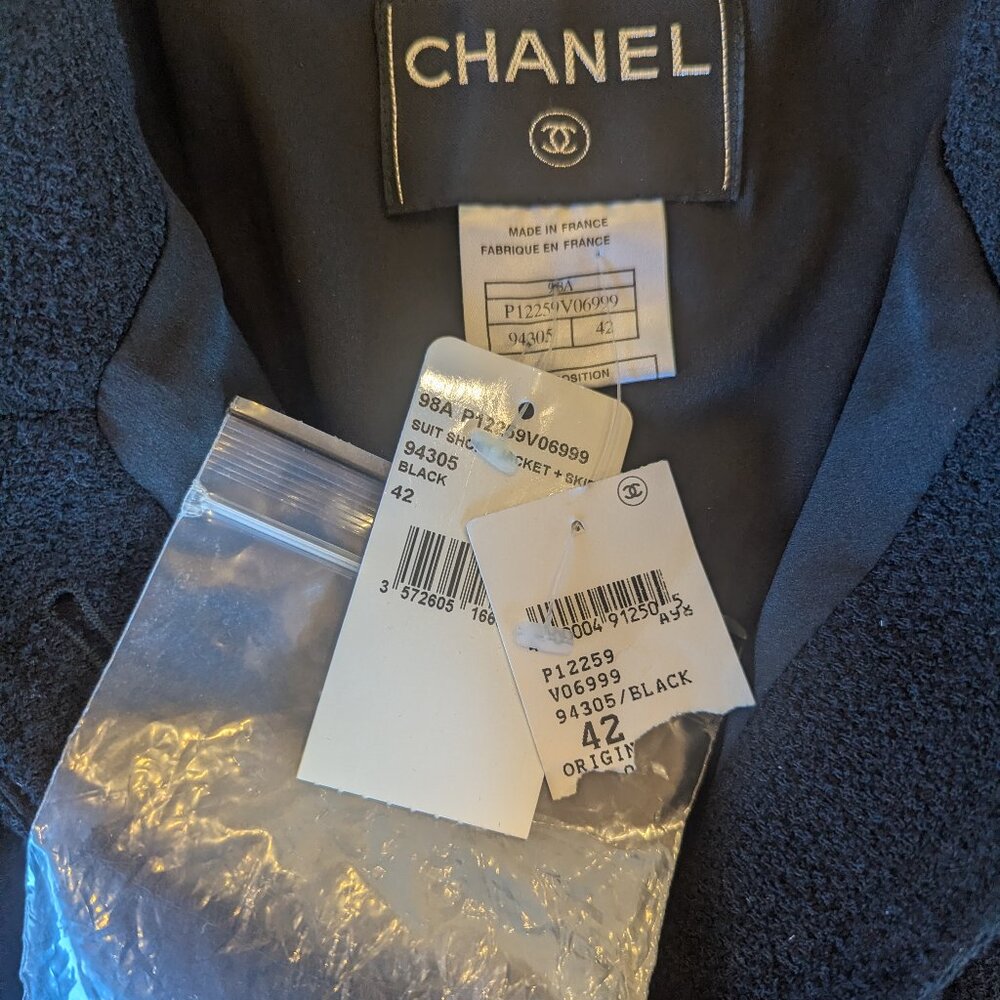 Chanel Suit Set - Picture 3 of 15